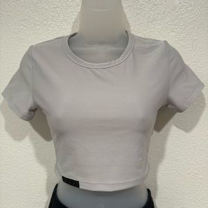 alphalete grey workout athletic yoga gym running short sleeve crop t shirt top